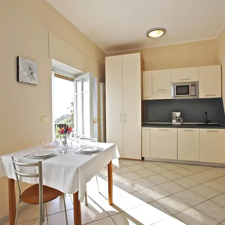 Anna Isole Borromee *